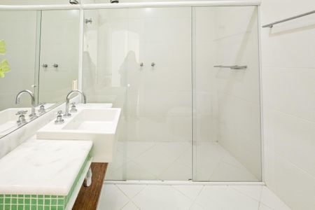 Casa de condomínio para alugar com 2100m², 5 quartos e 5 vagasBanheiro da Suíte 1