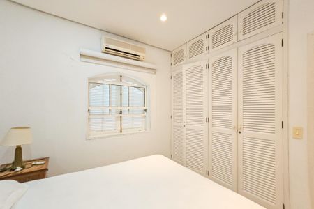 Casa de condomínio para alugar com 2100m², 5 quartos e 5 vagasQuarto