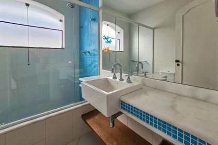 Casa de condomínio para alugar com 2100m², 5 quartos e 5 vagasBanheiro da Suíte 2