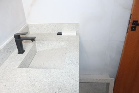 Casa à venda com 205m², 3 quartos e 4 vagasBanheiro da Suíte 2