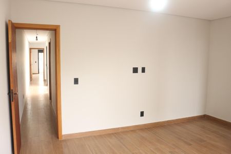 Casa à venda com 205m², 3 quartos e 4 vagasSuíte 3