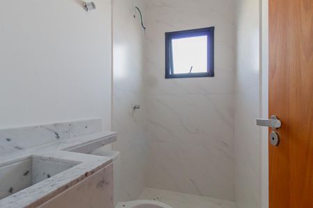 Casa à venda com 100m², 3 quartos e 2 vagas Casa à venda com 100m², 3 quartos e 2 vagasBanheiro