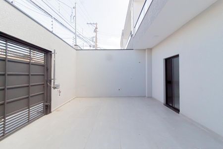 Casa à venda com 100m², 3 quartos e 2 vagas Casa à venda com 100m², 3 quartos e 2 vagasGaragem