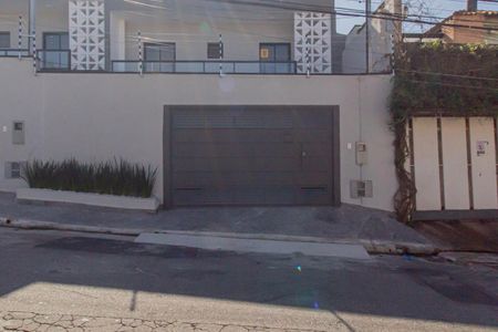 Casa à venda com 100m², 3 quartos e 2 vagas Casa à venda com 100m², 3 quartos e 2 vagasFachada