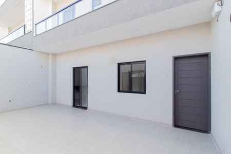 Casa à venda com 100m², 3 quartos e 2 vagas Casa à venda com 100m², 3 quartos e 2 vagasGaragem