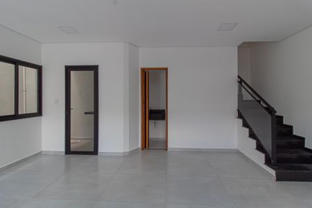 Casa à venda com 100m², 3 quartos e 2 vagas Casa à venda com 100m², 3 quartos e 2 vagasSala