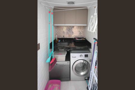 Casa de condomínio à venda com 150m², 3 quartos e 2 vagas Casa de condomínio à venda com 150m², 3 quartos e 2 vagasÁrea de Serviço