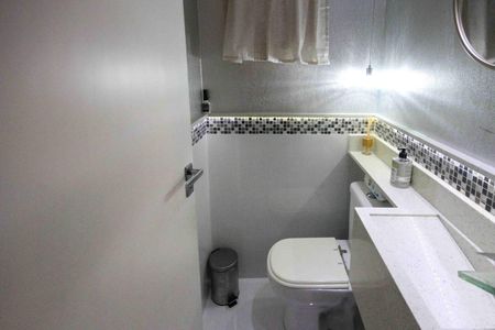 Casa de condomínio à venda com 150m², 3 quartos e 2 vagas Casa de condomínio à venda com 150m², 3 quartos e 2 vagasBanheiro da Suíte