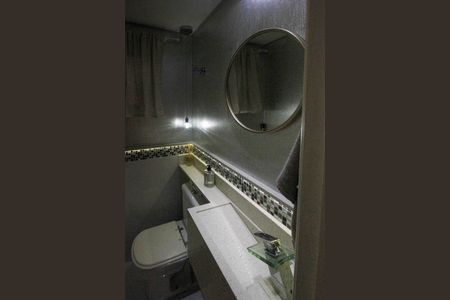 Casa de condomínio à venda com 150m², 3 quartos e 2 vagas Casa de condomínio à venda com 150m², 3 quartos e 2 vagasBanheiro da Suíte