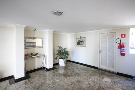Apartamento à venda com 147m², 3 quartos e 1 vaga Apartamento à venda com 147m², 3 quartos e 1 vagaHall