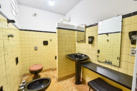 Casa à venda com 104m², 2 quartos e 1 vaga Casa à venda com 104m², 2 quartos e 1 vagaBanheiro