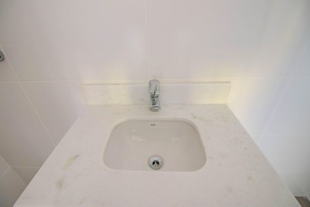 Apartamento à venda com 64m², 2 quartos e 1 vaga Apartamento à venda com 64m², 2 quartos e 1 vagaBanheiro da Suíte 2