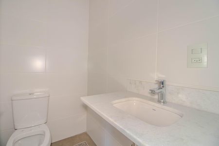 Apartamento à venda com 64m², 2 quartos e 1 vaga Apartamento à venda com 64m², 2 quartos e 1 vagaBanheiro Social