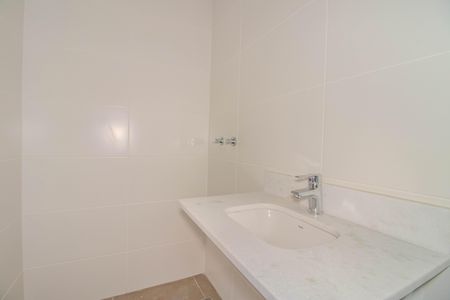 Apartamento à venda com 64m², 2 quartos e 1 vaga Apartamento à venda com 64m², 2 quartos e 1 vagaBanheiro da Suíte 2