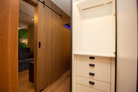 Apartamento para alugar com 37m², 1 quarto e 1 vaga Apartamento para alugar com 37m², 1 quarto e 1 vagaCloset da Suíte