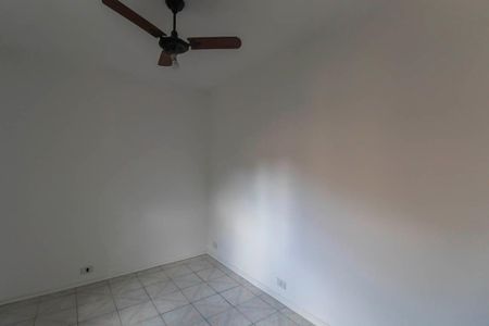 Casa à venda com 240m², 6 quartos e 3 vagas Casa à venda com 240m², 6 quartos e 3 vagasQuarto 5