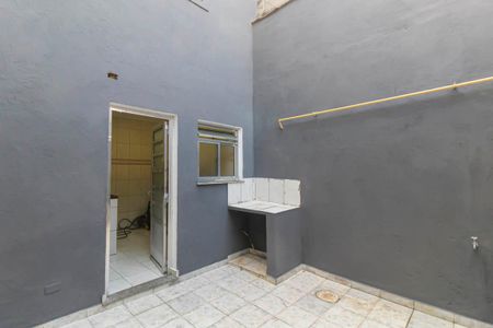 Casa à venda com 240m², 6 quartos e 3 vagas Casa à venda com 240m², 6 quartos e 3 vagasQuintal