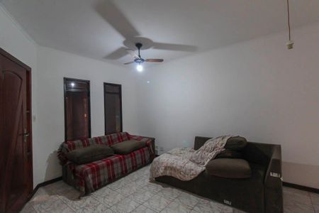 Casa à venda com 240m², 6 quartos e 3 vagas Casa à venda com 240m², 6 quartos e 3 vagasSala