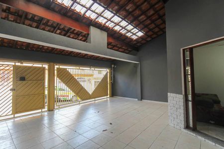 Casa à venda com 240m², 6 quartos e 3 vagas Casa à venda com 240m², 6 quartos e 3 vagasGaragem