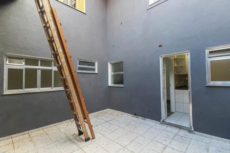 Casa à venda com 240m², 6 quartos e 3 vagas Casa à venda com 240m², 6 quartos e 3 vagasQuintal