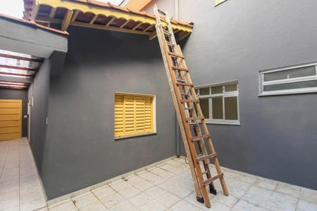 Casa à venda com 240m², 6 quartos e 3 vagas Casa à venda com 240m², 6 quartos e 3 vagasQuintal