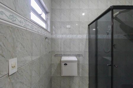 Casa à venda com 240m², 6 quartos e 3 vagas Casa à venda com 240m², 6 quartos e 3 vagasEdícula - Banheiro