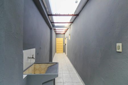 Casa à venda com 240m², 6 quartos e 3 vagas Casa à venda com 240m², 6 quartos e 3 vagasÁrea de Serviço