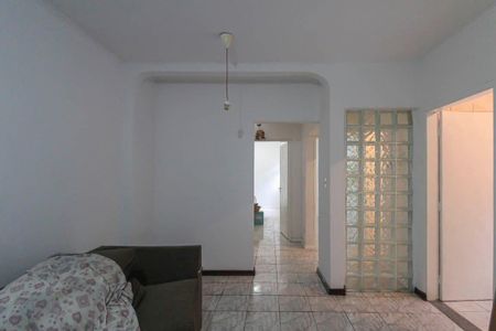 Casa à venda com 240m², 6 quartos e 3 vagas Casa à venda com 240m², 6 quartos e 3 vagasSala