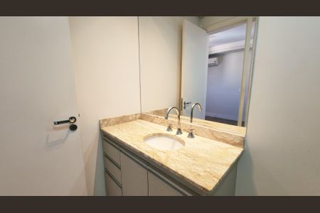 Apartamento à venda com 162m², 2 quartos e 2 vagas Apartamento à venda com 162m², 2 quartos e 2 vagasBanheiro da Suíte 2