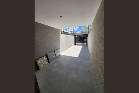 Casa à venda com 80m², 3 quartos e 2 vagas Casa à venda com 80m², 3 quartos e 2 vagasFoto 02