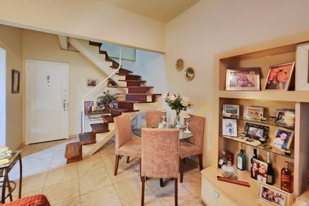 Apartamento à venda com 79m², 2 quartos e sem vagaSala