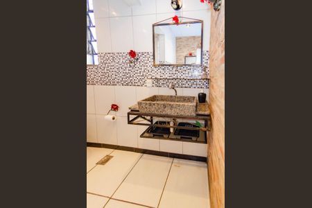 Casa à venda com 480m², 2 quartos e 3 vagasBanheiro social