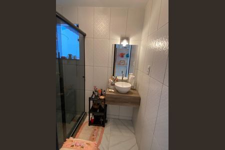 Casa de condomínio à venda com 170m², 5 quartos e 1 vagaBanheiro 2