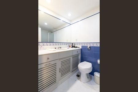 Apartamento à venda com 178m², 4 quartos e 1 vagaBanheiro social