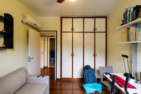 Apartamento à venda com 178m², 4 quartos e 1 vagaQuarto 2