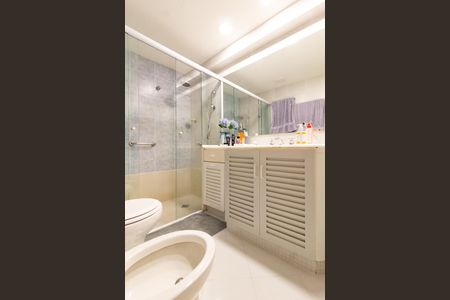 Apartamento à venda com 178m², 4 quartos e 1 vagaBanheiro da suíte