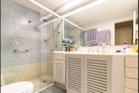 Apartamento à venda com 178m², 4 quartos e 1 vagaBanheiro da suíte