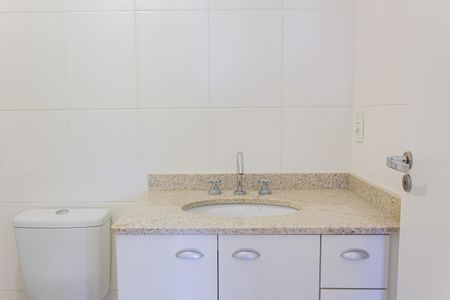 Apartamento à venda com 68m², 2 quartos e 1 vaga Apartamento à venda com 68m², 2 quartos e 1 vagaBanheiro