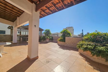 Apartamento para alugar com 256m², 4 quartos e 2 vagas Apartamento para alugar com 256m², 4 quartos e 2 vagasVaranda