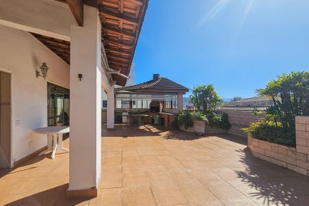 Apartamento para alugar com 256m², 4 quartos e 2 vagas Apartamento para alugar com 256m², 4 quartos e 2 vagasVaranda