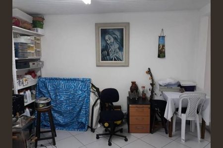 Casa à venda com 77m², 2 quartos e 2 vagas