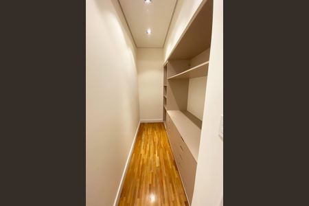 Apartamento à venda com 180m², 3 quartos e 2 vagasCloset da Suíte 1