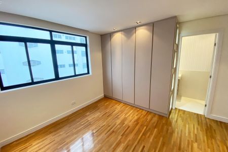 Apartamento à venda com 180m², 3 quartos e 2 vagasSuíte 1