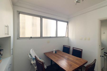 Apartamento à venda com 250m², 3 quartos e 2 vagasCopa