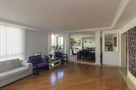 Apartamento à venda com 250m², 3 quartos e 2 vagasSala