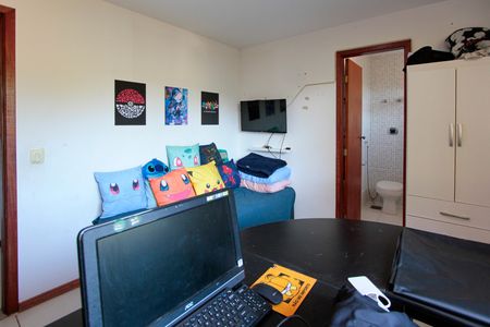 Casa à venda com 285m², 4 quartos e 4 vagasSuíte 2