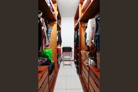 Casa à venda com 285m², 4 quartos e 4 vagasSuíte 1