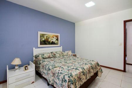 Casa à venda com 285m², 4 quartos e 4 vagasSuíte 1