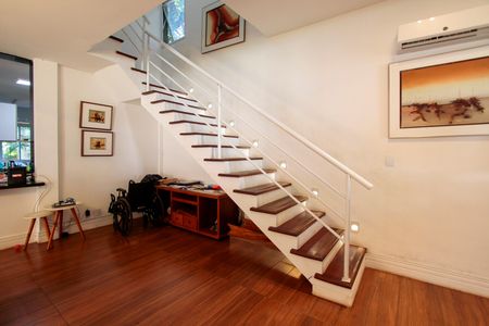 Casa à venda com 285m², 4 quartos e 4 vagasSala