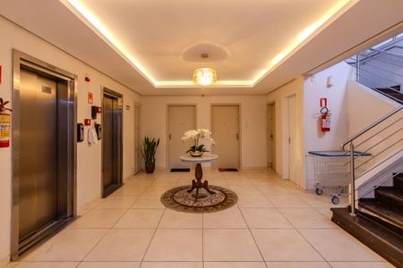 Apartamento à venda com 120m², 3 quartos e sem vaga Apartamento à venda com 120m², 3 quartos e sem vagaHall social